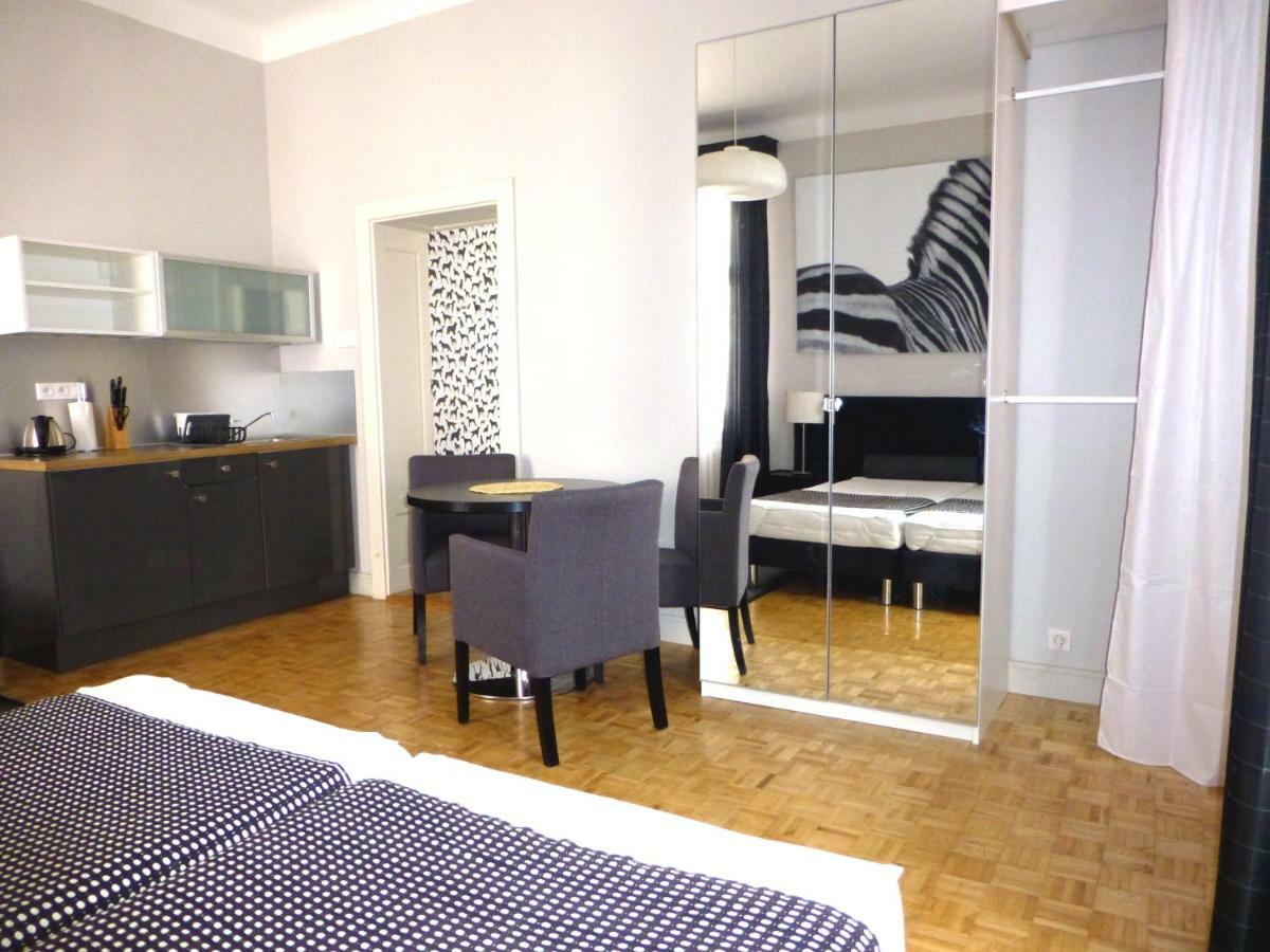 7 Rooms Mtp Poznan Luaran gambar