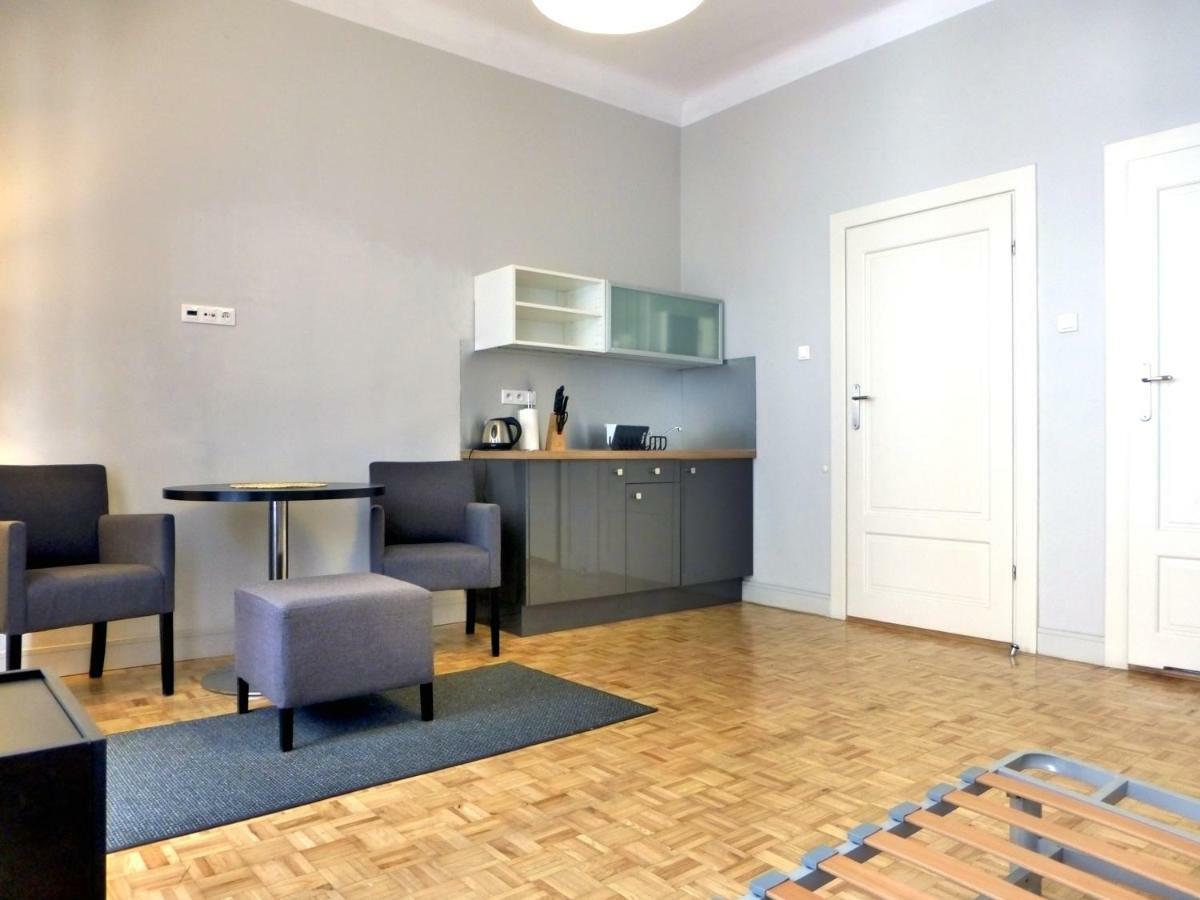 7 Rooms Mtp Poznan Luaran gambar